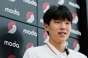 开拓者队记:杨瀚森一上来就送出漂亮的助攻 赏心悦目!