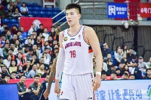 媒体人:焦泊乔自费在马德里治疗 很意外俱乐部与其没什么交流