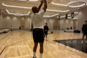 即将迎来生涯第21季!保罗在赌城举办精英训练营 自己也训练一番