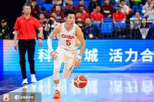 媒体人:中国男篮进攻滞涩 胡明轩廖三宁戏份偏少 有些无所适从