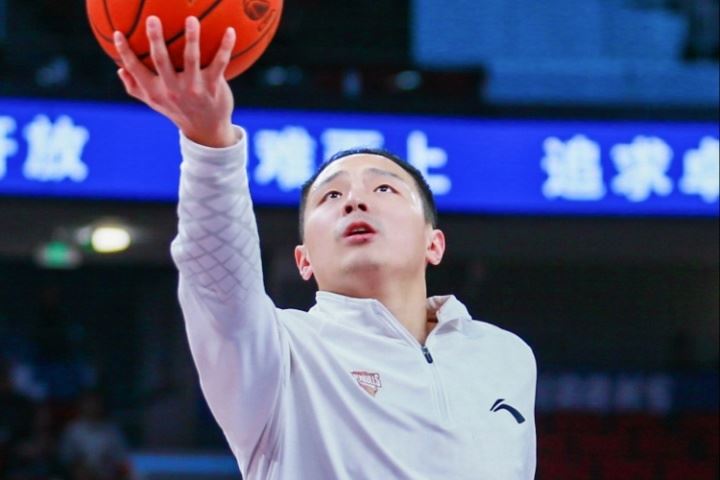 :青岛与王奕博达成为期3年的顶薪合同