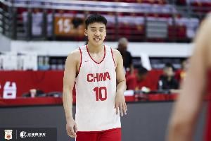 👍延续出色表现!王俊杰半场7中3拿到9分3板2助1断