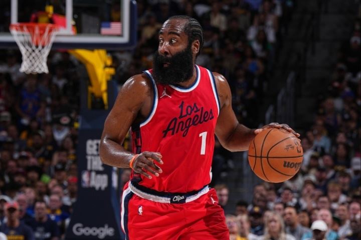 哈登刚结束中国行~🤔头条新闻小调查:哈登赢得过NBA总冠军吗?