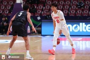 媒体人:赵睿表现有起伏 曾遭到了不少球迷的攻击 他差点就放弃了