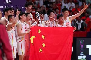 媒体人:这比赛后劲太大了 无论顺境逆境所有人信念一致&荣辱与共