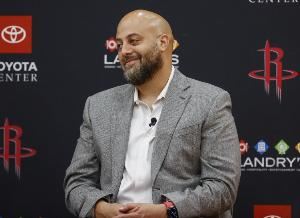 斯通:我们的管理层规模很小 雇佣一群没实质话语权的人没意义