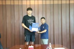 体教融合再结硕果,十位球员高校深造!