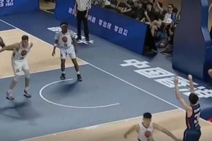 手起刀落!香港金牛孙晨然命中两记三分 贡献10分2板3助!