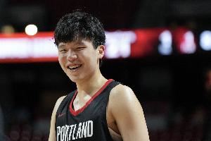 杨瀚森:我总是会对队友们微笑 因为伸手不打笑脸人嘛