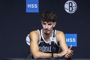 略显稚嫩!萨拉夫半场10分钟5犯 3中1仅拿2分3助