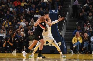 交学费了!杨瀚森NBA生涯季前赛首秀6犯离场 得4分4板1助4失误