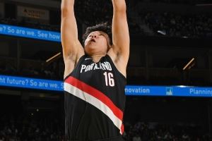 媒体人:小杨这14分展现很多特点 这种比赛过后他会越来越放松