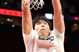 媒体人:能经受嘲笑&继续前行方能掌控世界 没想到瀚森这么快应验