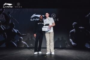 韦德出席签约仪式!李宁旗下品牌韦德之道签约篮网8号秀杰明