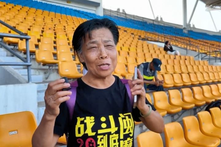 小吧采访|75岁厦门资深球迷王阿姨:希望明年中乙成功 再冲中甲!