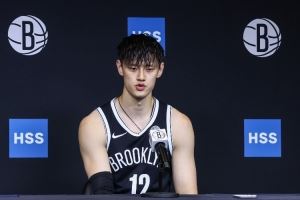 曾凡博赴美养伤 发展联盟球员收入比不上国内但锻炼方面比CBA要强