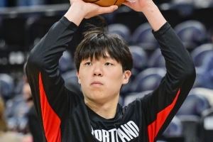  小杨下场后落泪问题不大 开拓者下属球队的GM助理杰特很看好他