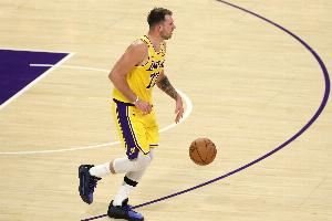  雷迪克：东契奇参与了全部训练 里夫斯脚踝不适仅参与部分训练