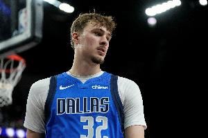 浓眉:弗拉格面对逆境应对得很棒 NBA赛季就像在坐过山车