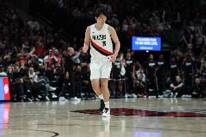 媒体人:今天杨瀚森站位很靠上 应该又是教练组在帮他做新的尝试