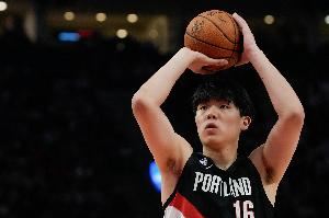 美网友:杨瀚森真菜不配首轮 他在场上被针对爆了堪称灾难