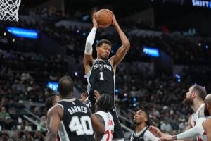 莱格勒:若文班能打70-75场比赛 那马刺肯定是防守前5的球队