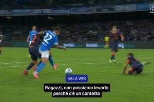 国米点球误判录音:主裁判视线被挡,助理裁判断定点球,VAR确认