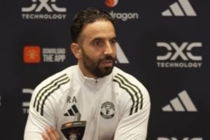  阿莫林：利桑德罗现在还不能上场 会看看阿玛德和姆伯莫搭档效果