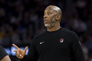  霍勒迪：刚到开拓者时比卢普斯帮了我大忙 听到他被捕我们都惊了