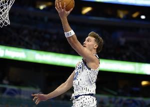 三分很准!小瓦格纳半场9中5&三分3中3拿到14分 另有3板1帽