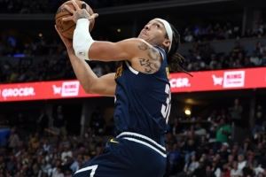  戈登：第三节能重新掌控节奏很棒 若开始就没有松懈那就更完美了