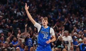 张佳玮:之前有浓眉遮风挡雨 今天是弗拉格真正的成人礼