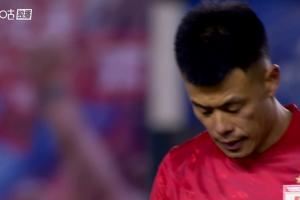 悲情!亚泰垫底濒临降级,谭龙个人中超200场赛后脸色凝重