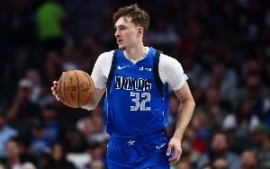  投篮有点堪忧啊~弗拉格场均16.8+6.5+3 命中率37.3% 三分28.6%