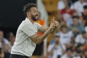  瓦伦主帅：上半场我们几乎没出半场 在边路受到了皇马很大的压力