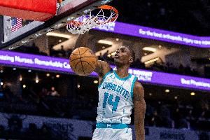  好内线！迪亚巴特9中7高效拿下17分12板1帽 6前场板