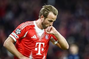  👀西媒：沙特携巨额报价加入争夺凯恩，巴萨无力匹配已放弃引进