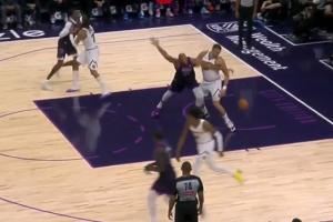  🤡滑稽！戈贝尔自信背打约基奇 撞了一下直接丢球了