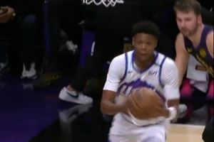  贝利一步过掉东契奇双手暴扣！美媒：077直接目送对手扣篮